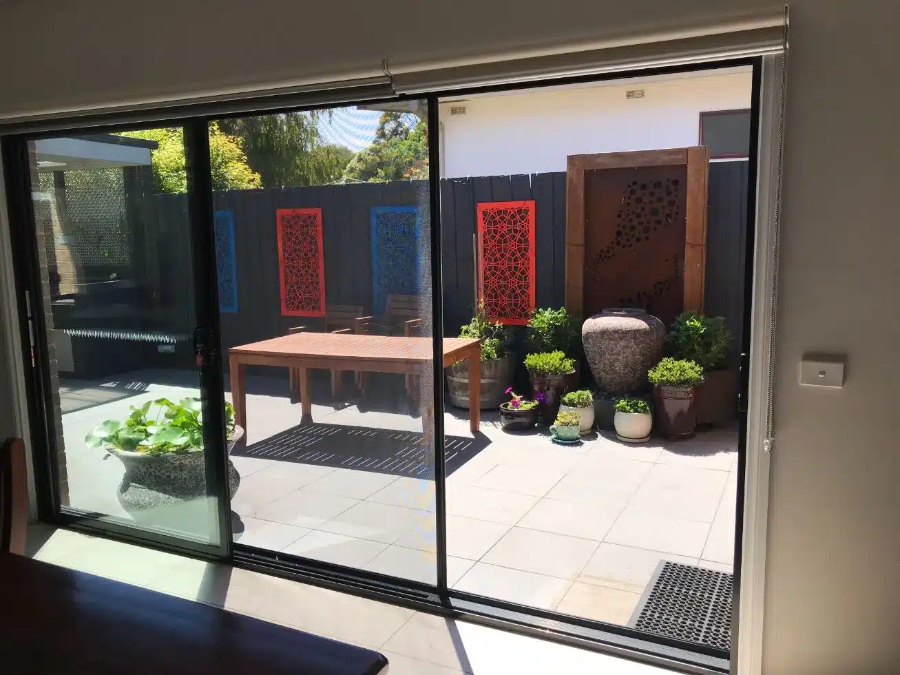 Retractable Screen Midway